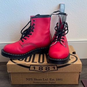 NWT Solovair 8 Eye Derby Boot Size 5UK/6US (women’s 7) in Blood Red Softy Grain